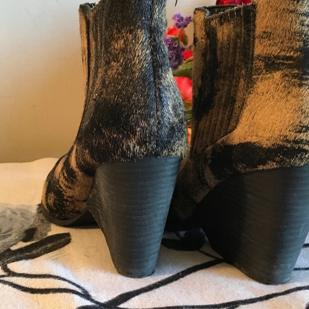 Adam Tucker Black and Yellow Distressed Pointed Chelsea Booties